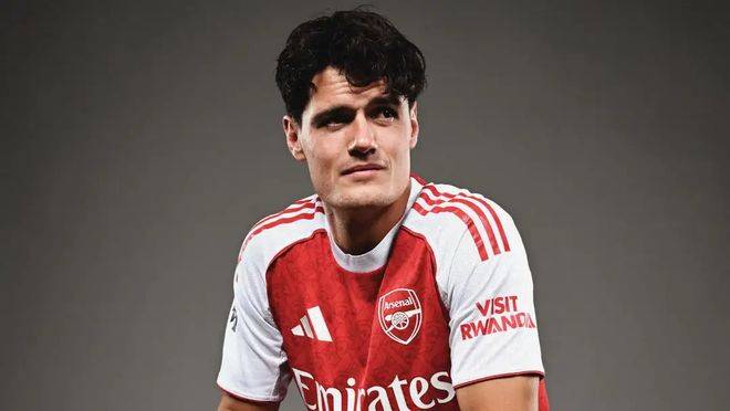 开云体育下载-意甲清晨再迎强敌；阿贾克斯官宣签约；主帅态度——态度坚定；年轻球员得到机会的简单介绍